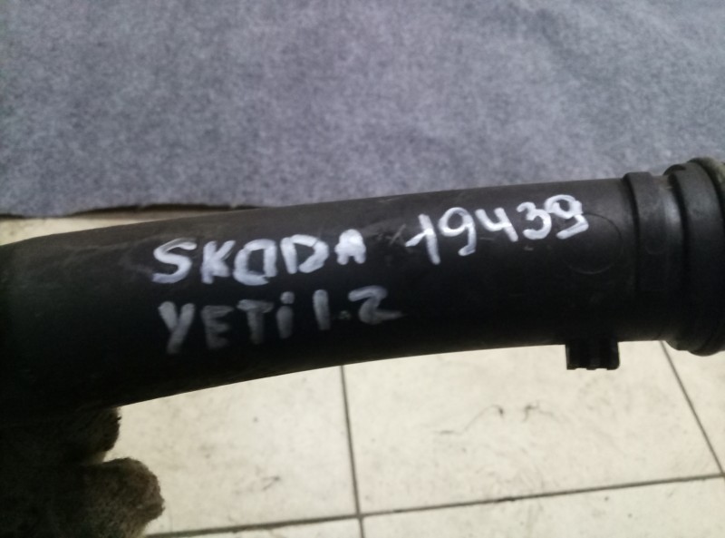 Патрубок Skoda Yeti  2009-2013 на Skoda Yeti 