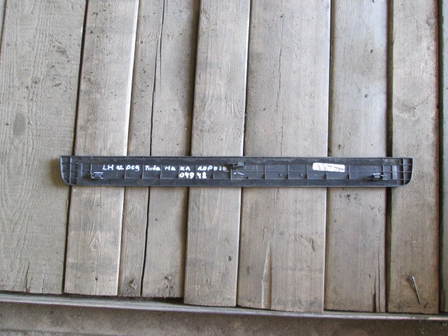 Накладка порога (внутренняя) Nissan Tiida C11 2004-2012 на Nissan Tiida C11
