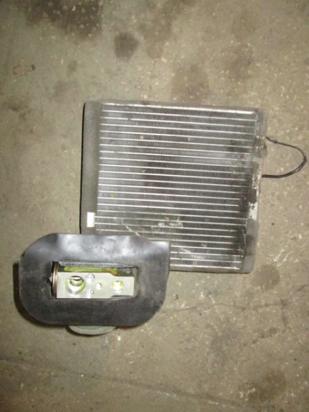 Радиатор кондиционера (конденсер) Nissan Tiida C11 2004-2012 на Nissan Tiida C11