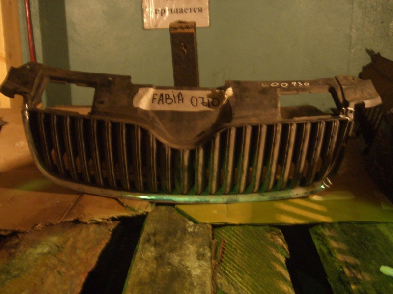 Решетка радиатора Skoda Fabia  2007-2010 на Skoda Fabia 