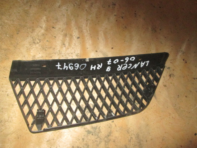 Решетка радиатора Mitsubishi Lancer 9 2000-2007 на Mitsubishi Lancer 9
