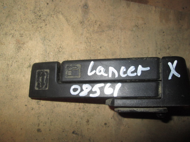 Кнопка открывания лючка бензобака Mitsubishi Lancer X 2007-н.в. на Mitsubishi Lancer X