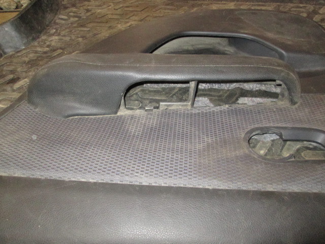 Обшивка двери задней правой Nissan Tiida C11 2004-2012 на Nissan Tiida C11