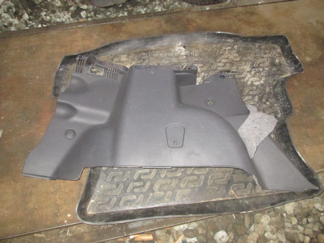Обшивка багажника на Renault Duster 