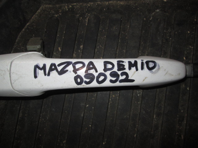 Ручка двери наружная левая Mazda Demio I (DW) 1997-2003 на Mazda Demio I (DW)
