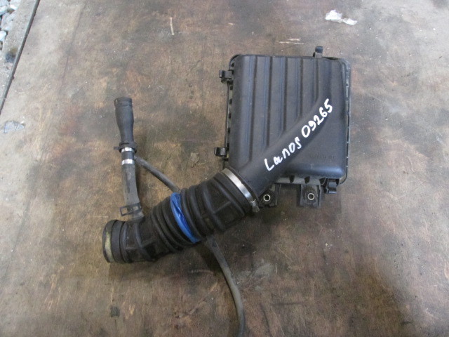 Корпус воздушного фильтра на Chevrolet Lanos 