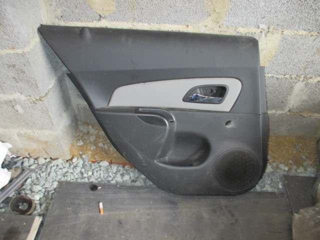 Обшивка двери задней левой Chevrolet Cruze 2009-2013 на Chevrolet Cruze