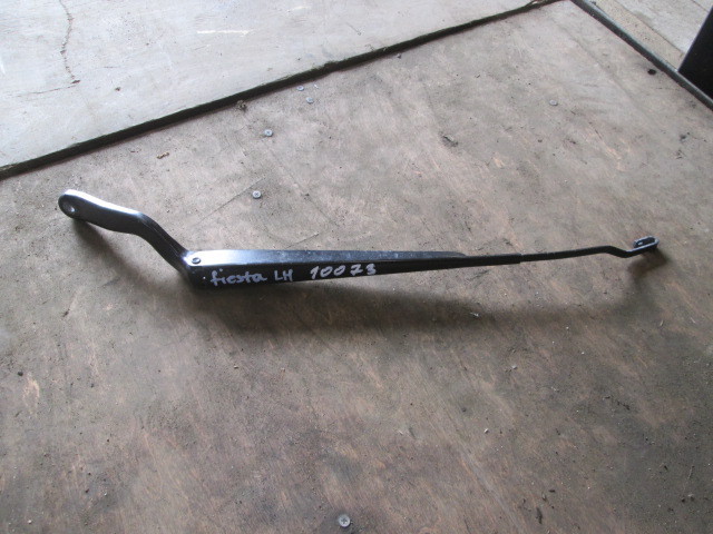 Поводок стеклоочистителя передний левый на Ford Fiesta V