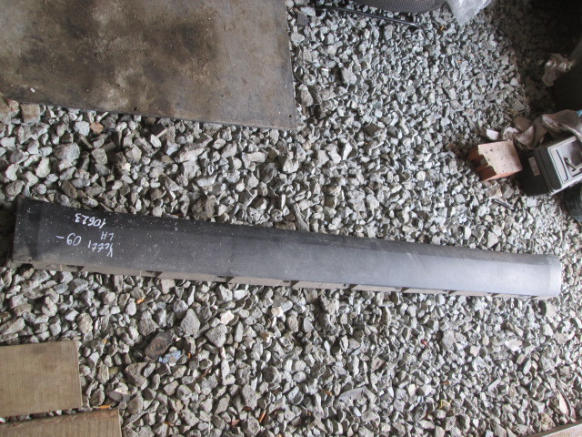 Накладка на порог (наружная) Skoda Yeti  2009-2013 на Skoda Yeti 