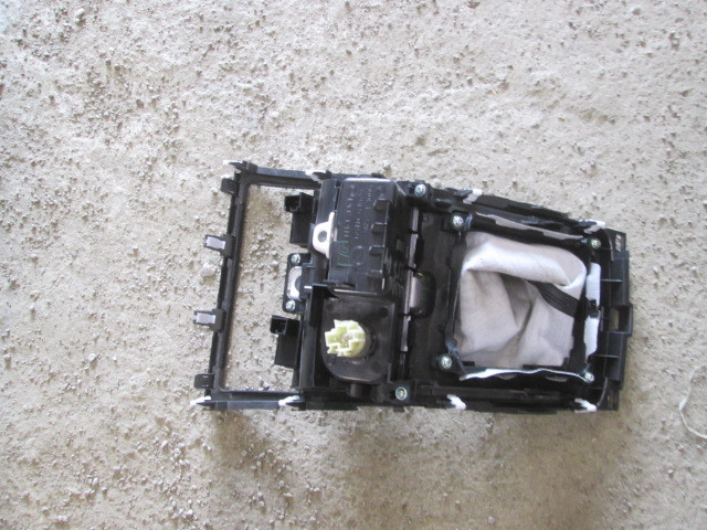 Консоль Mazda 6 (GH) 2007-2010 на Mazda 6 (GH)