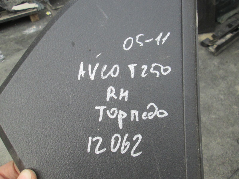 Обшивка торпеды правая Chevrolet Aveo T250 2006-2012 96655189 на Chevrolet Aveo T250