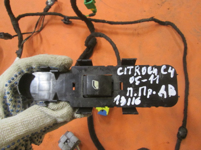Кнопка стеклоподъемника Citroen C4 I 2004-2014 на Citroen C4 I