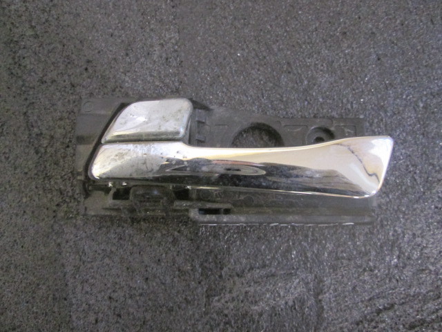 Ручка двери внутренняя левая на Hyundai Solaris 