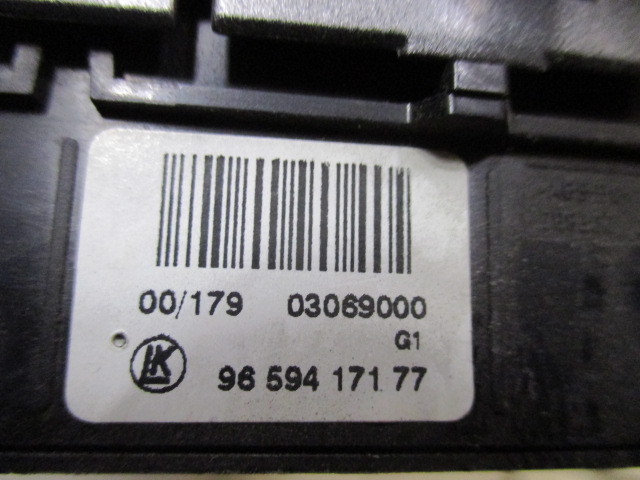 Кнопка аварийной сигнализации Peugeot 308 2008-2011 на Peugeot 308