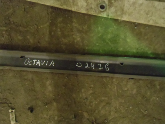 Накладка двери передней правой Skoda Octavia 2 2004-2008 на Skoda Octavia 2